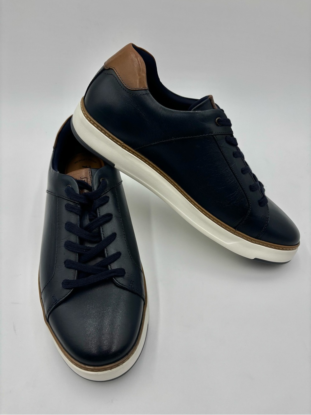 NEVER WORN- Men's Casual Leather Sneakers - Navy